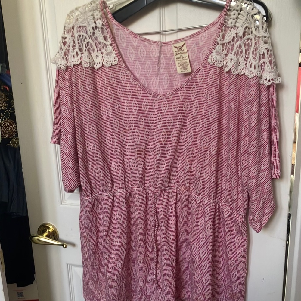 FINAL MARKDOWN Faded glory crocheted accented top 3x